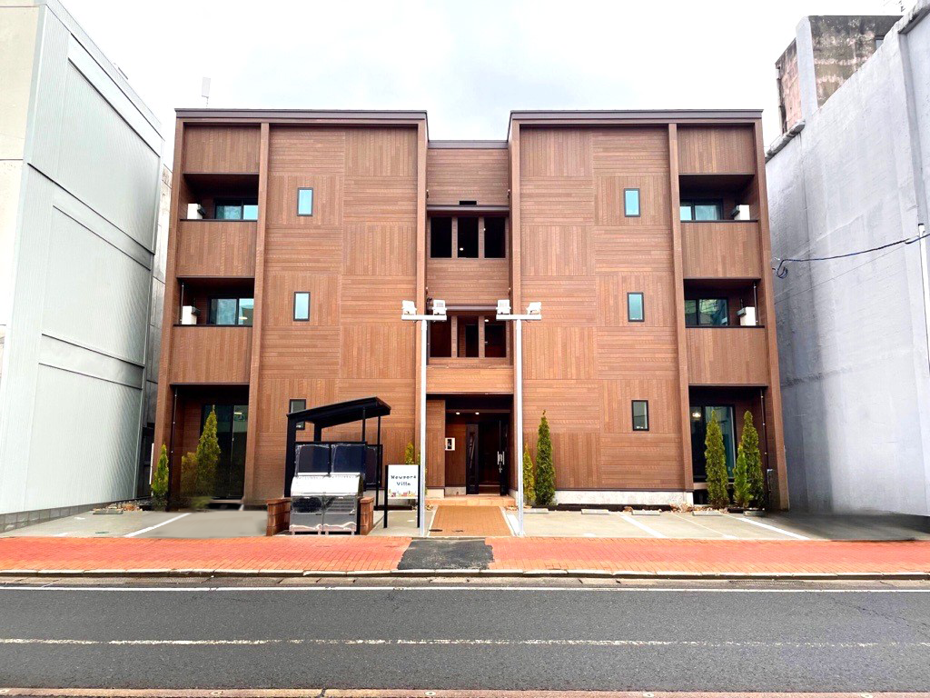 新潟　新築アパート　木目調の外観　個性を出したアパート